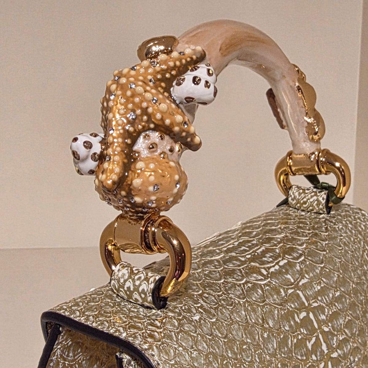 Biagini Art Bag –

Handcrafted in Bologna, Italy since 1968, the Biagini Art Bag is a masterclass in exquisite Italian artistry and uncompromising luxury. Designed to make a statement, this piece showcases genuine python finishes paired with rich, sumptuous suede interior lining. Every detail is meticulously finished, featuring a distinctive hand-painted enameled brass handle and gleaming gold-tone hardware.

Craftsmanship: Made in Italy
Brought to you by Rise And Shine Haven - BellaBarra.store
