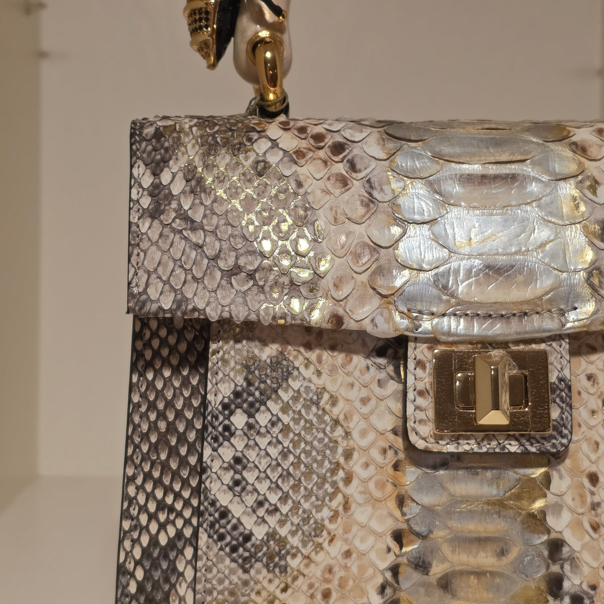 Biagini Art Bag –

Handcrafted in Bologna, Italy since 1968, the Biagini Art Bag is a masterclass in exquisite Italian artistry and uncompromising luxury. Designed to make a statement, this piece showcases genuine python finishes paired with rich, sumptuous suede interior lining. Every detail is meticulously finished, featuring a distinctive hand-painted enameled brass handle and gleaming gold-tone hardware.

Craftsmanship: Made in Italy
Brought to you by Rise And Shine Haven - BellaBarra.store